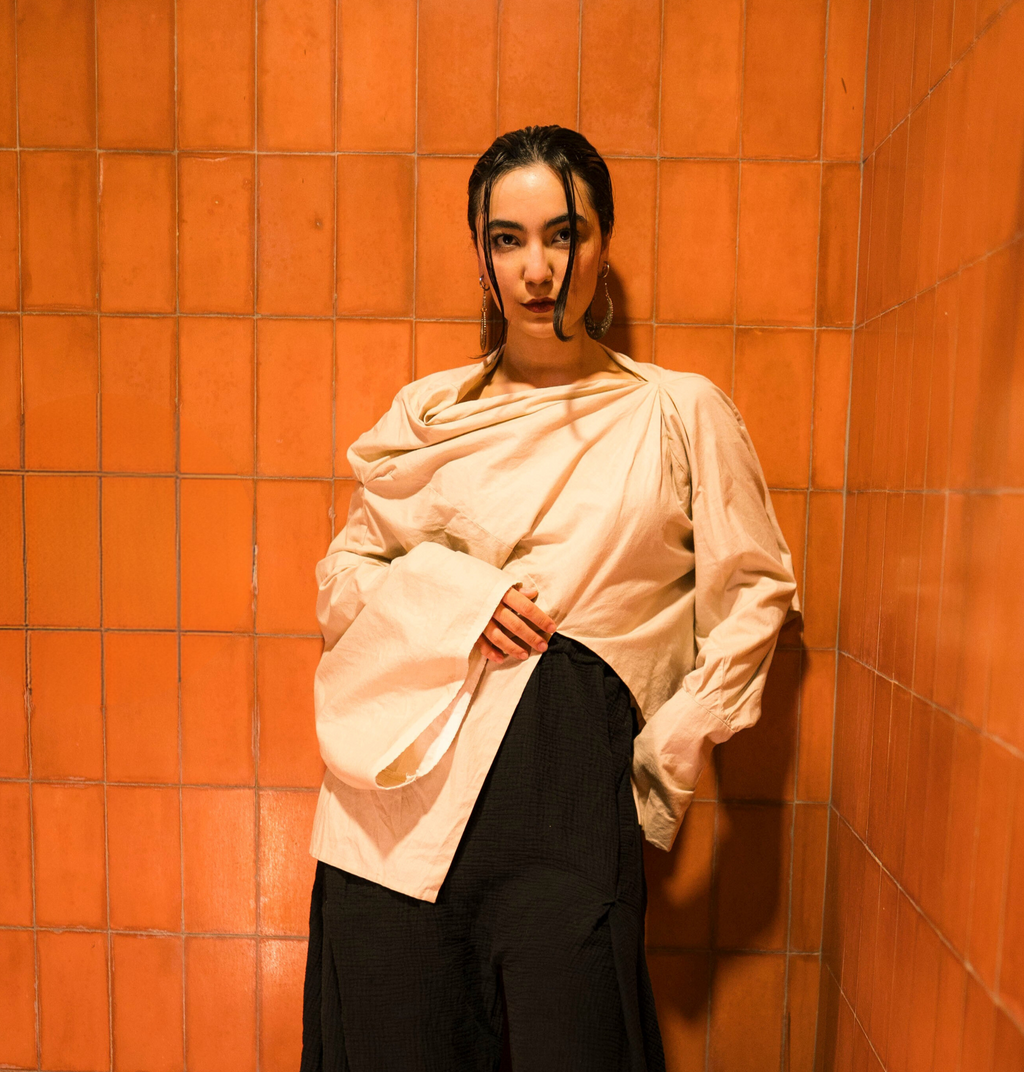 BLUSA GEO ASIMÉTRICA | M00 -  BUCLE