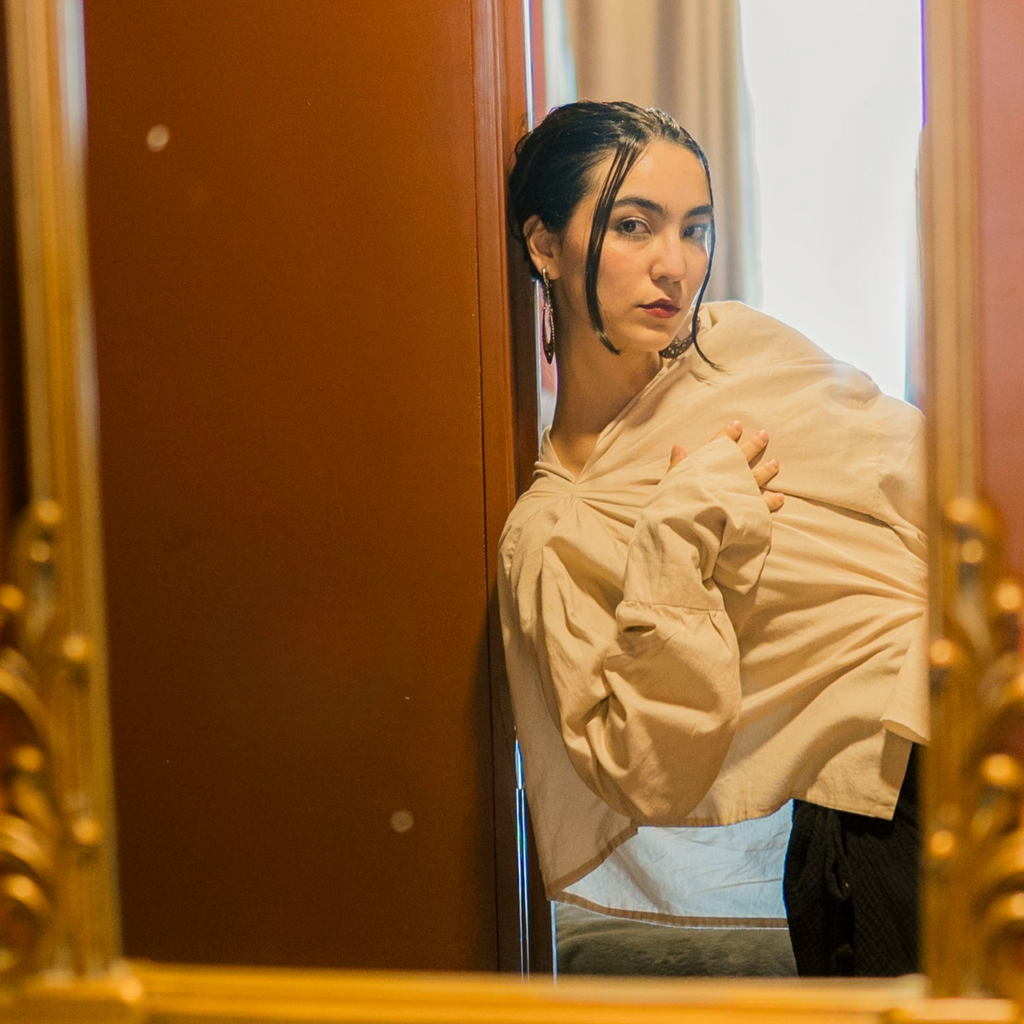 BLUSA GEO ASIMÉTRICA | M00 -  BUCLE