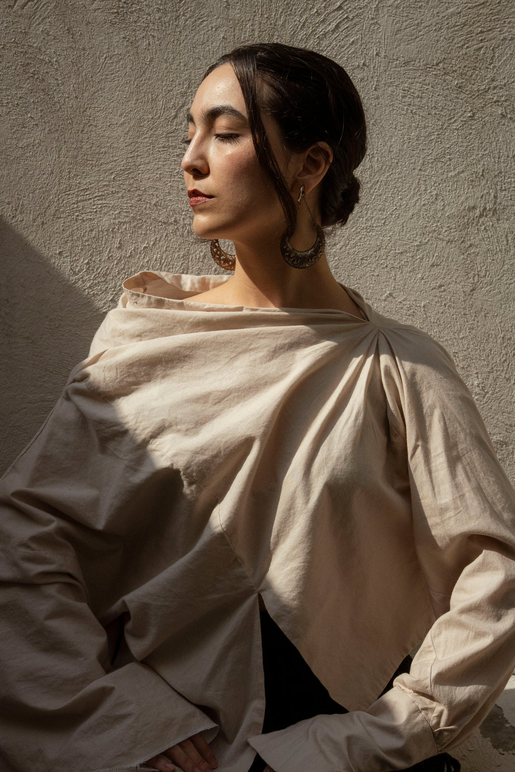 BLUSA GEO ASIMÉTRICA | M00 -  BUCLE